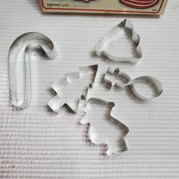 5 Christmas Cookie Cutters In Box Fox Run Craftsmen 1987 3626 Metal 3"-4" USA - Picture 2 of 11